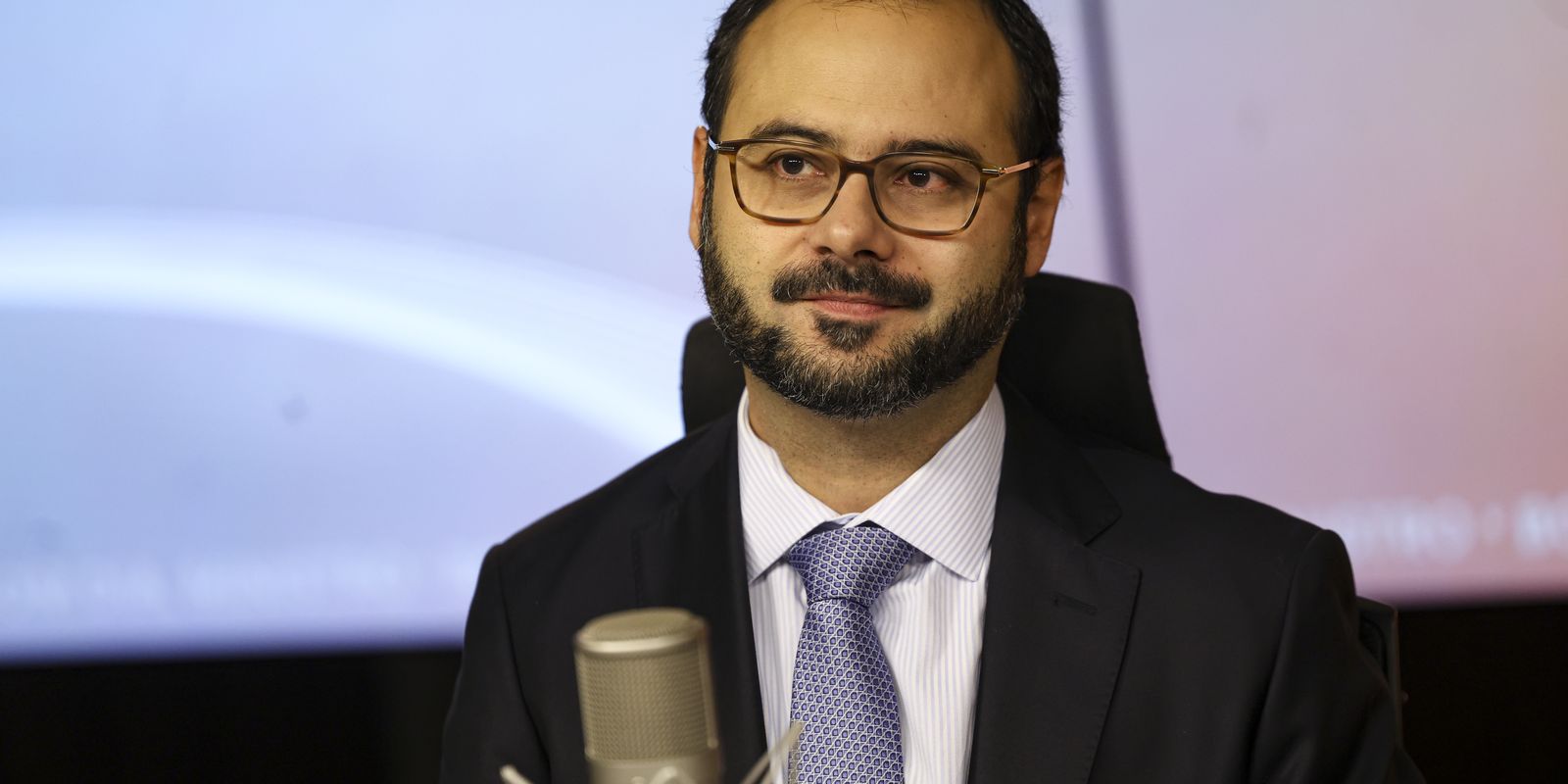 Governo avalia aumento de contratação pelo MEI com o fim da 6x1