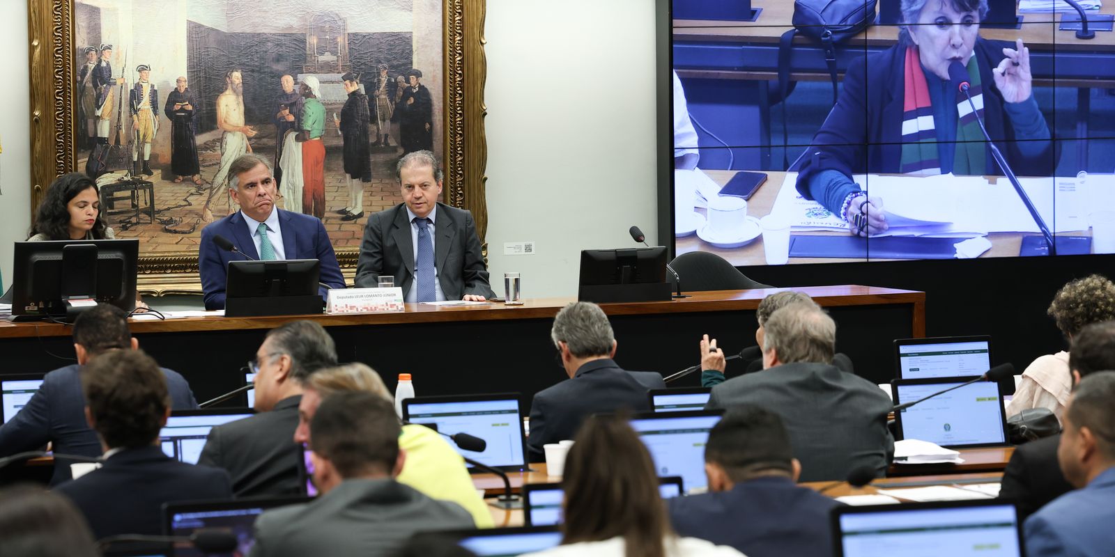 Comissão da Câmara aprova redução da maioridade penal para 16 anos 