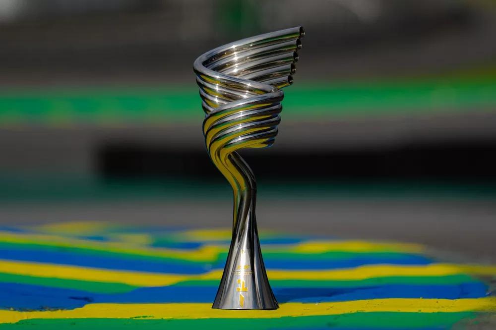 Troféu de 2026 transforma o ronco dos motores V10 em uma escultura de titânio