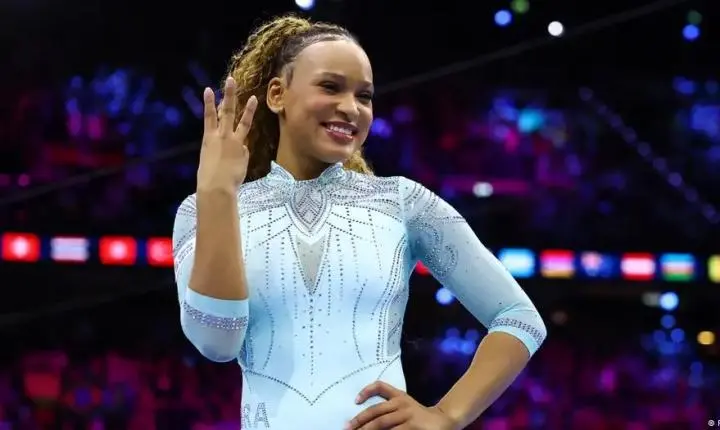 Rebeca Andrade conquista tricampeonato mundial no salto